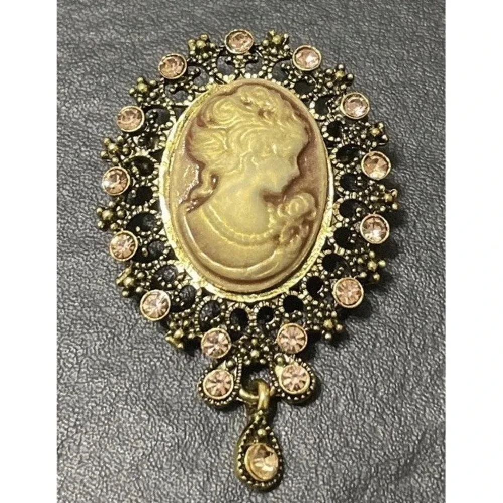 Cameo Brooch Drop Pink Stone Oval Gold Tone Rhinestones Pin Gothic Vintage Style